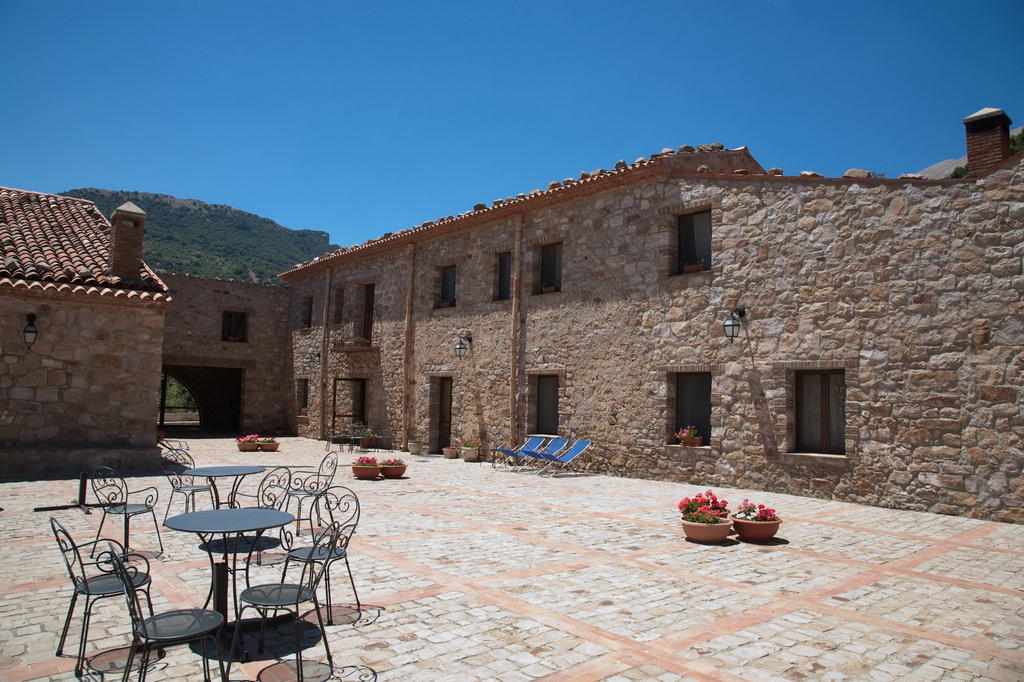 Masseria Rocca Di Gonato Castelbuono  Exteriör bild