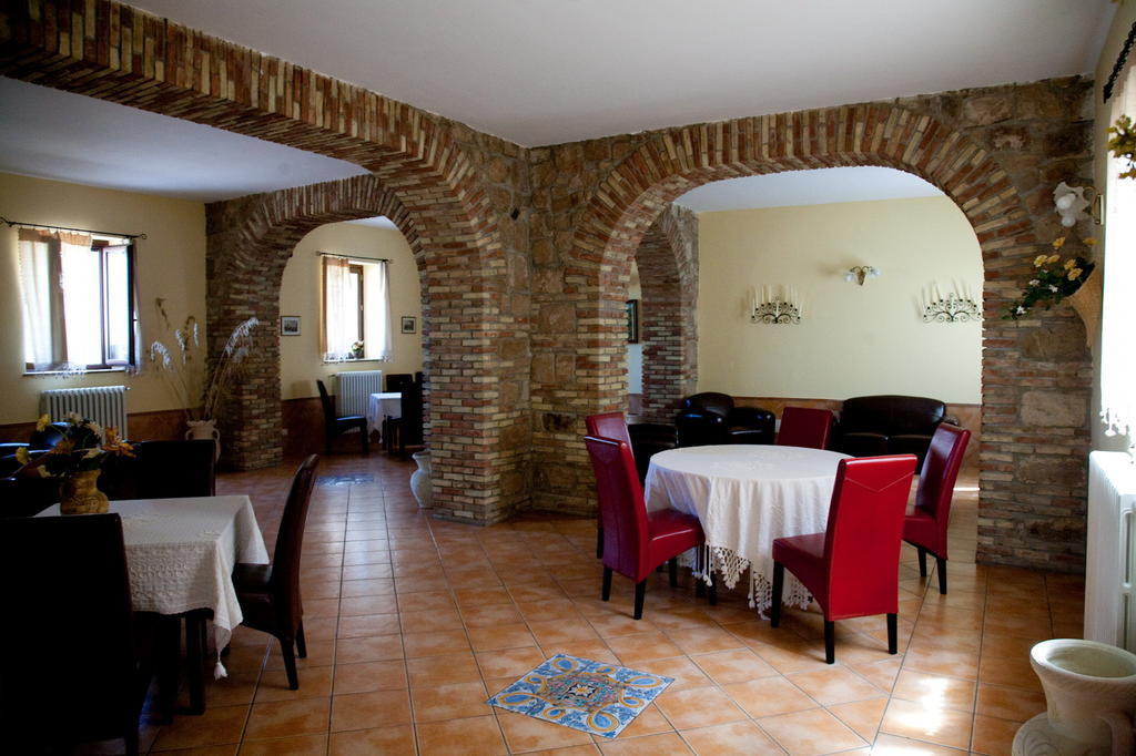 Masseria Rocca Di Gonato Castelbuono  Exteriör bild